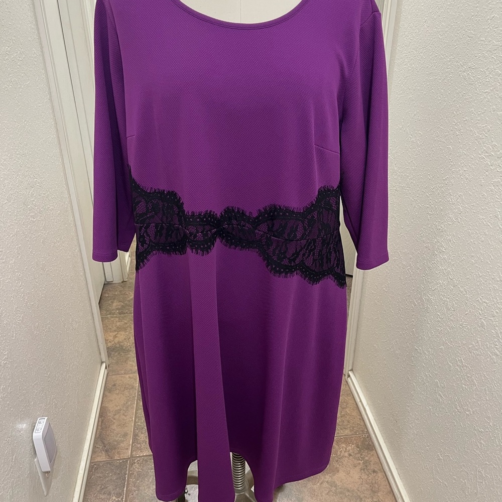 Plus size dress size 22/24 stretch, beautiful.